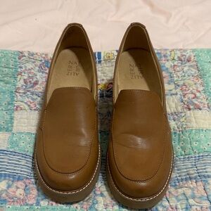 Naturalizer Women's Tan Loafer! Only worn once!